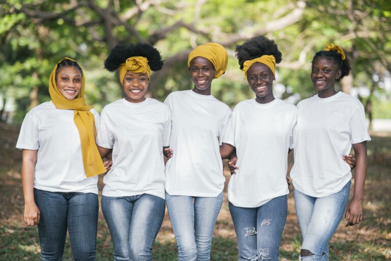 medium-shot-women-posing-together